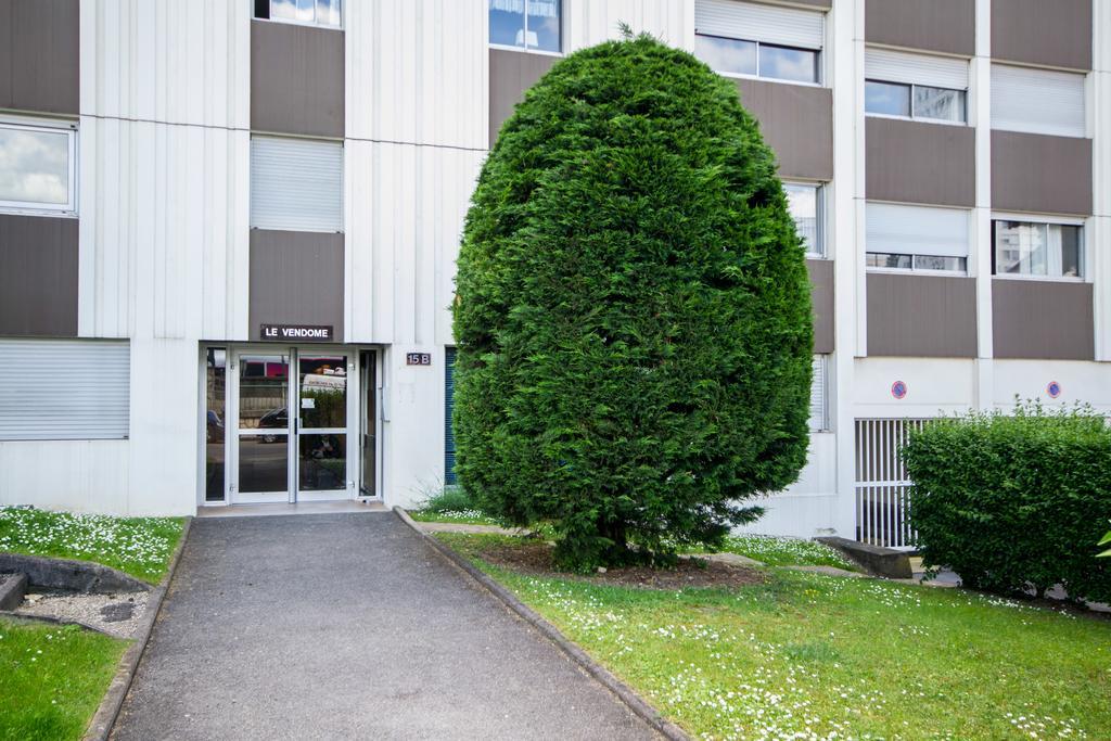 Sweethome Dijon - Black & White Exterior photo